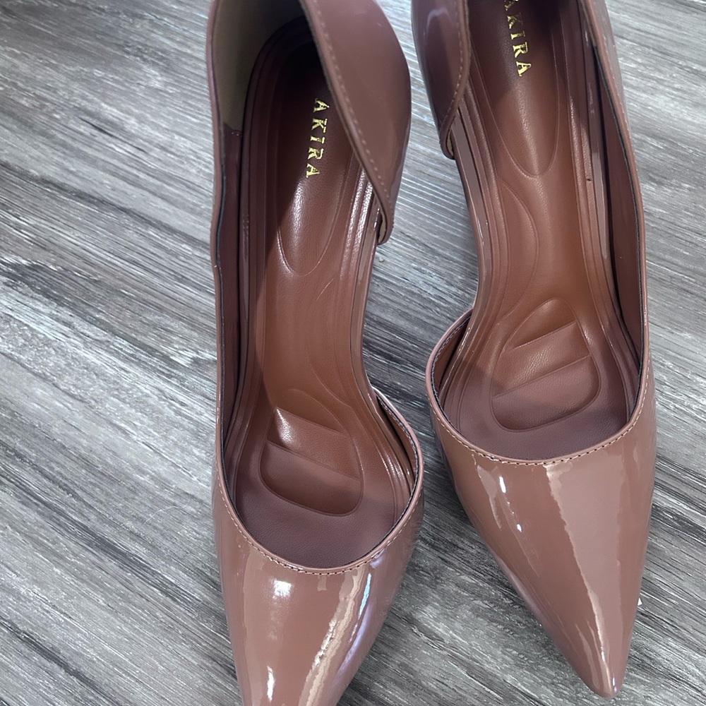 AKIRA Women's Glossy Tan Heels